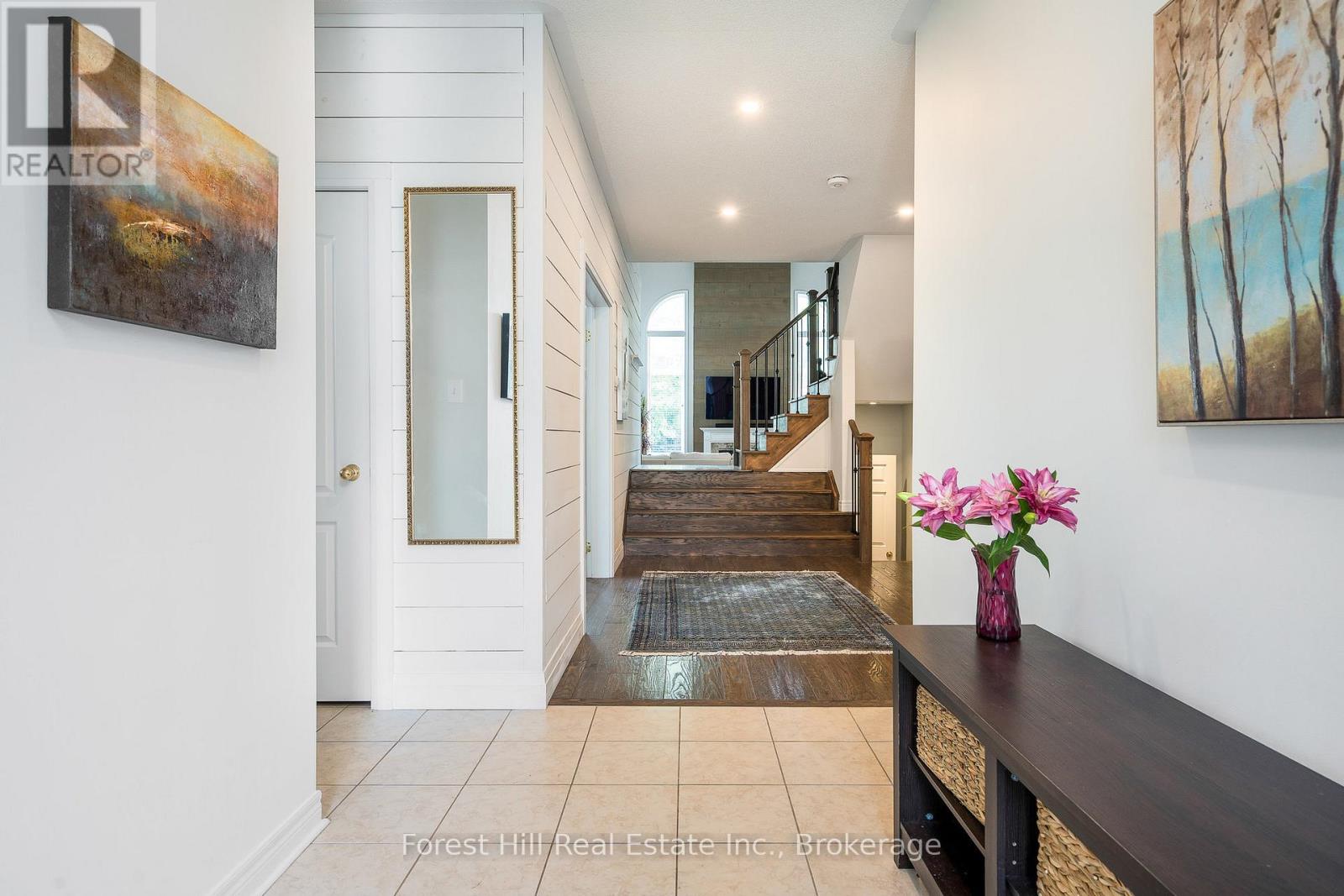 Photo 4 of 62 Silver Crescent, Collingwood ON