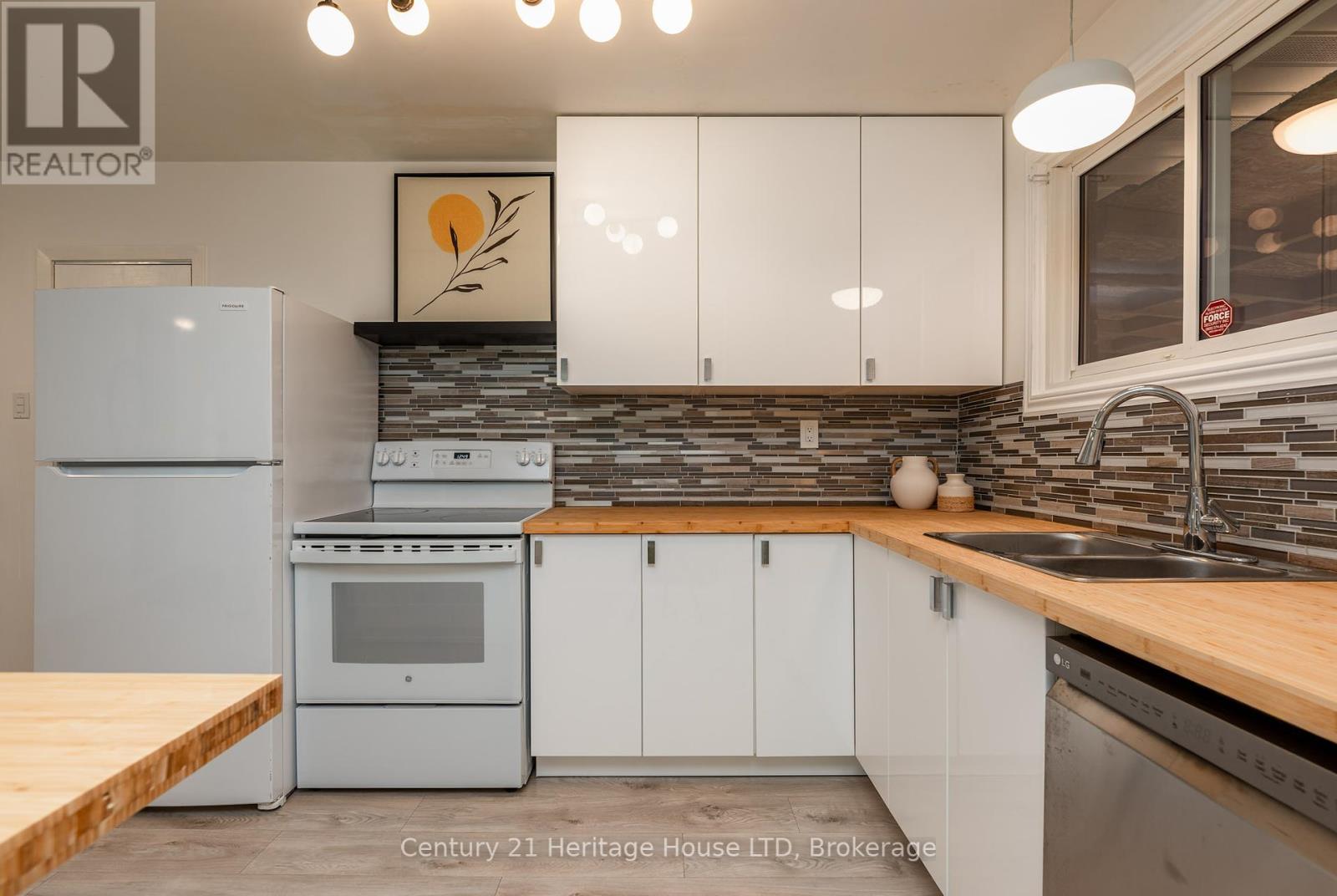 Photo 15 of 6861 Fairlawn Crescent, Niagara Falls ON