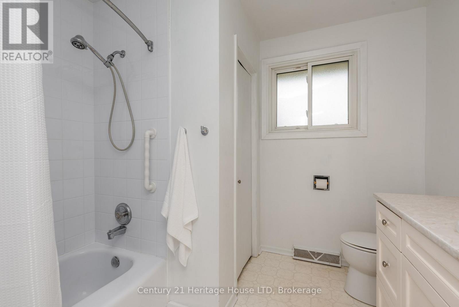 Photo 17 of 6861 Fairlawn Crescent, Niagara Falls ON