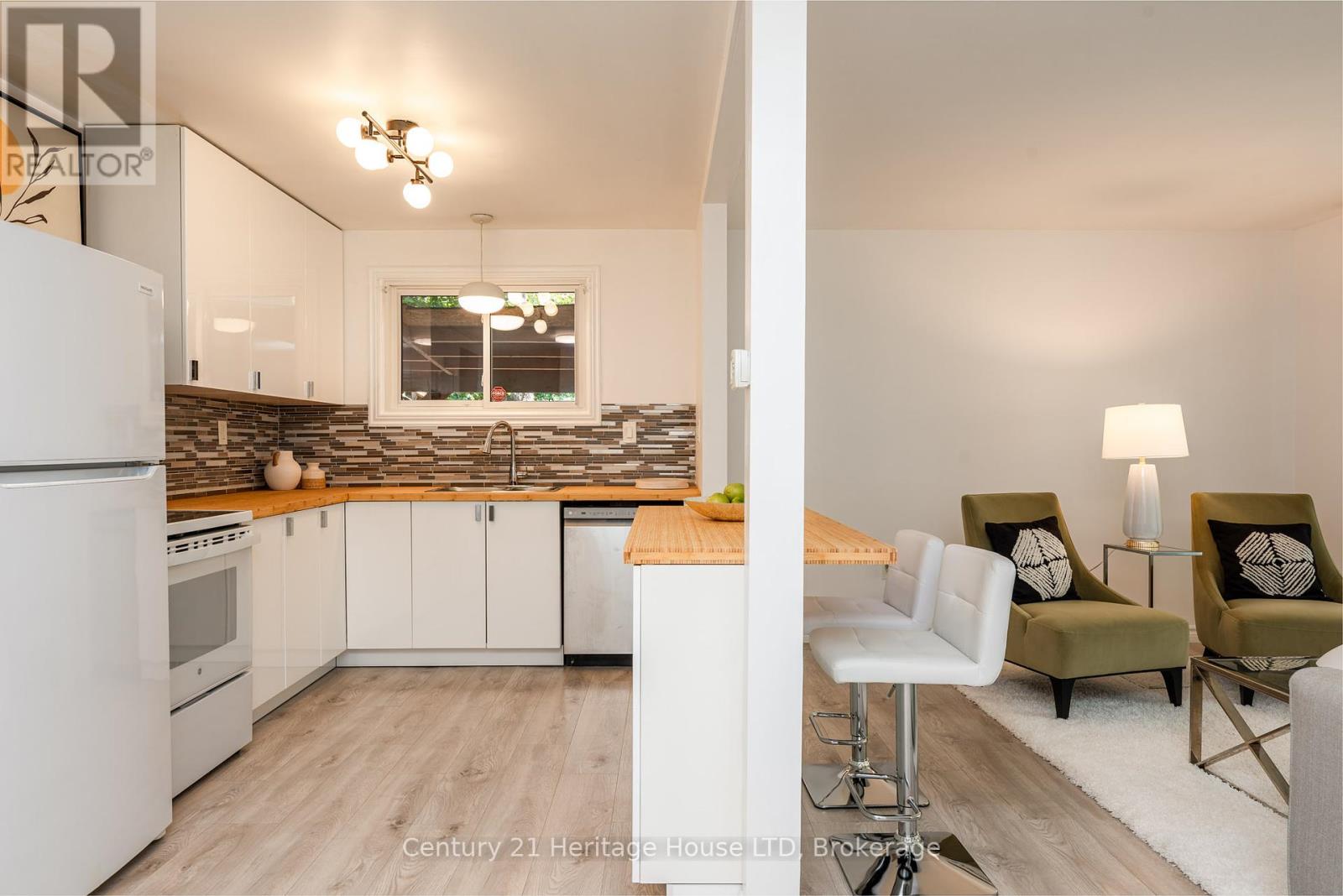 Photo 11 of 6861 Fairlawn Crescent, Niagara Falls ON