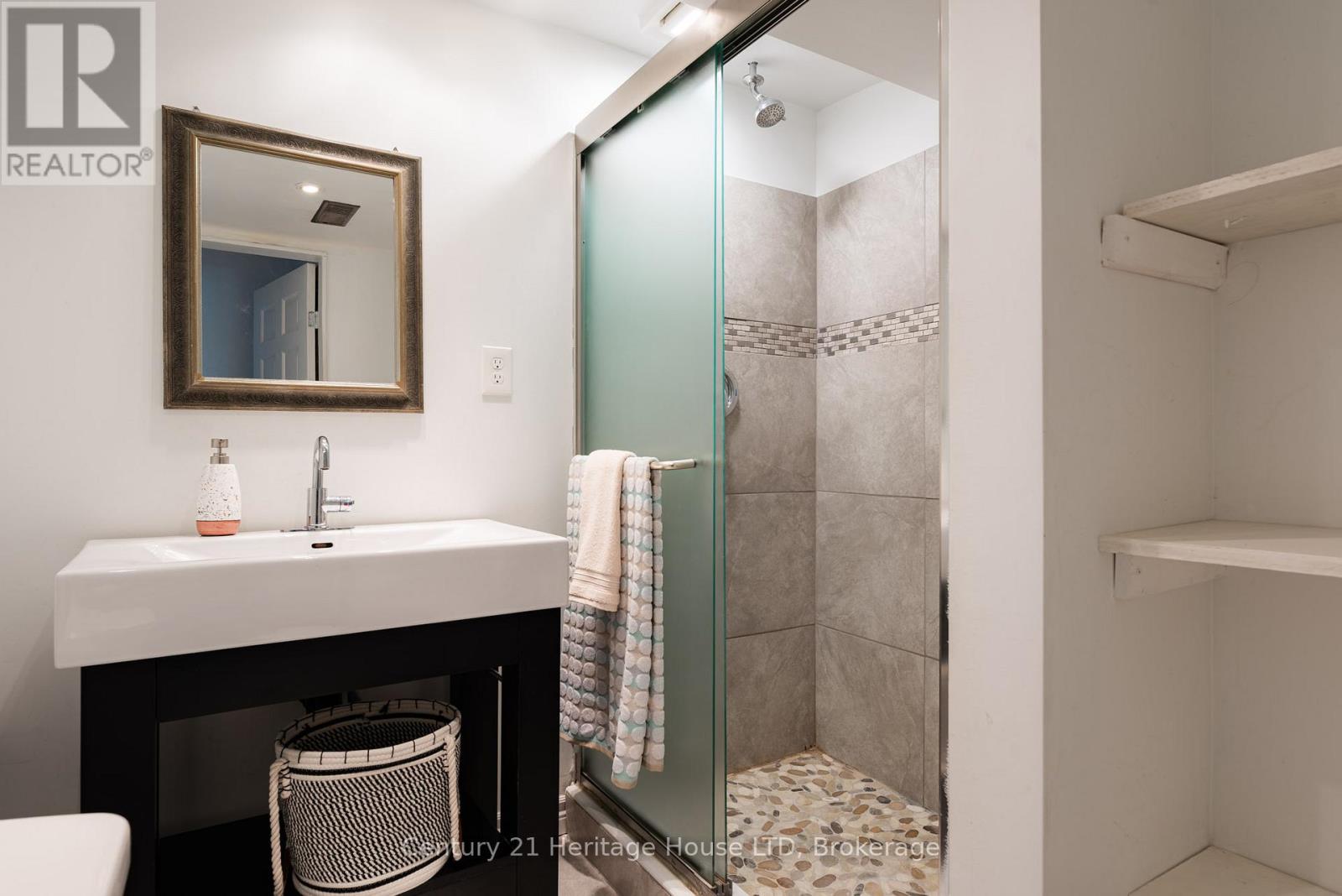 Photo 25 of 6861 Fairlawn Crescent, Niagara Falls ON