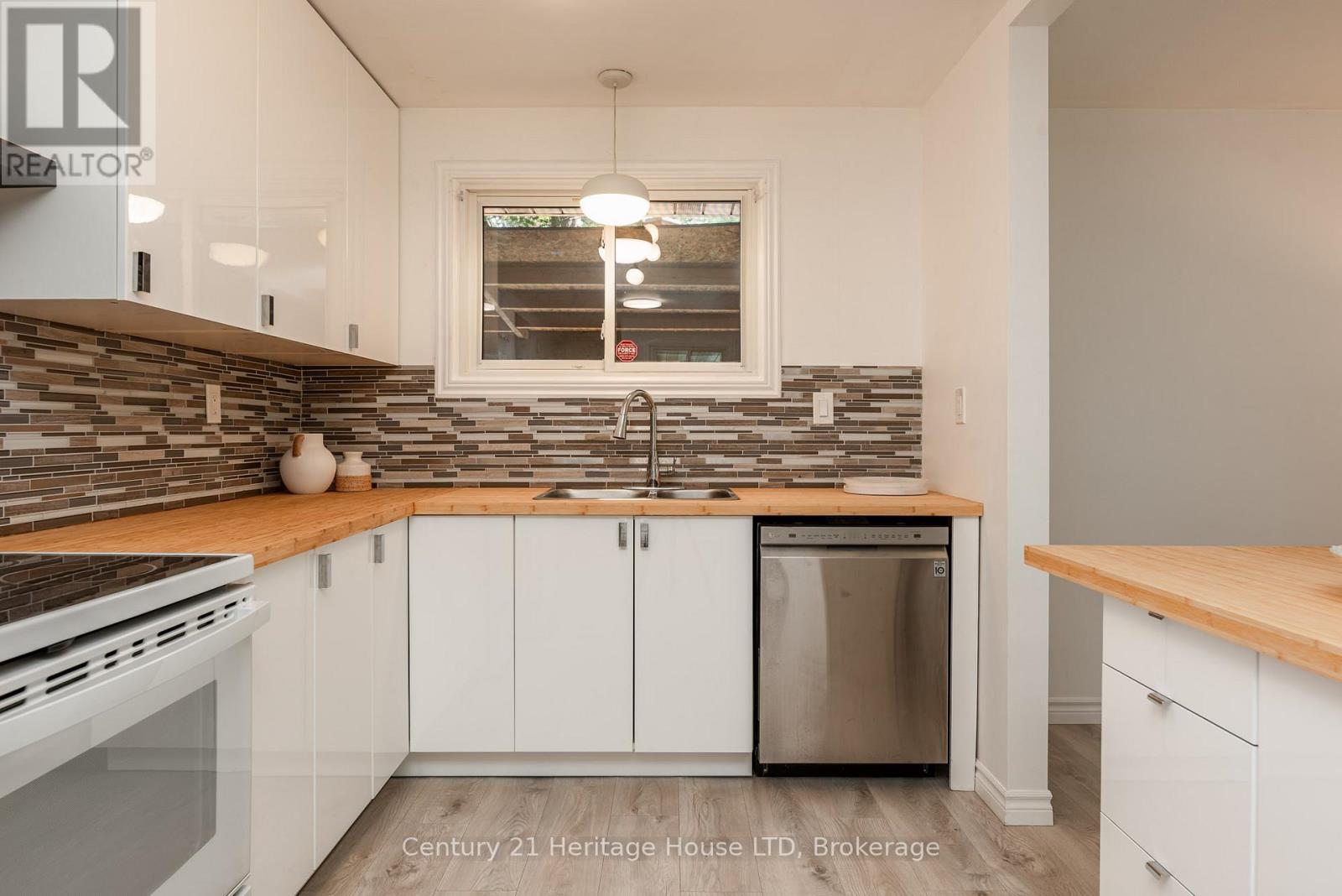Photo 12 of 6861 Fairlawn Crescent, Niagara Falls ON