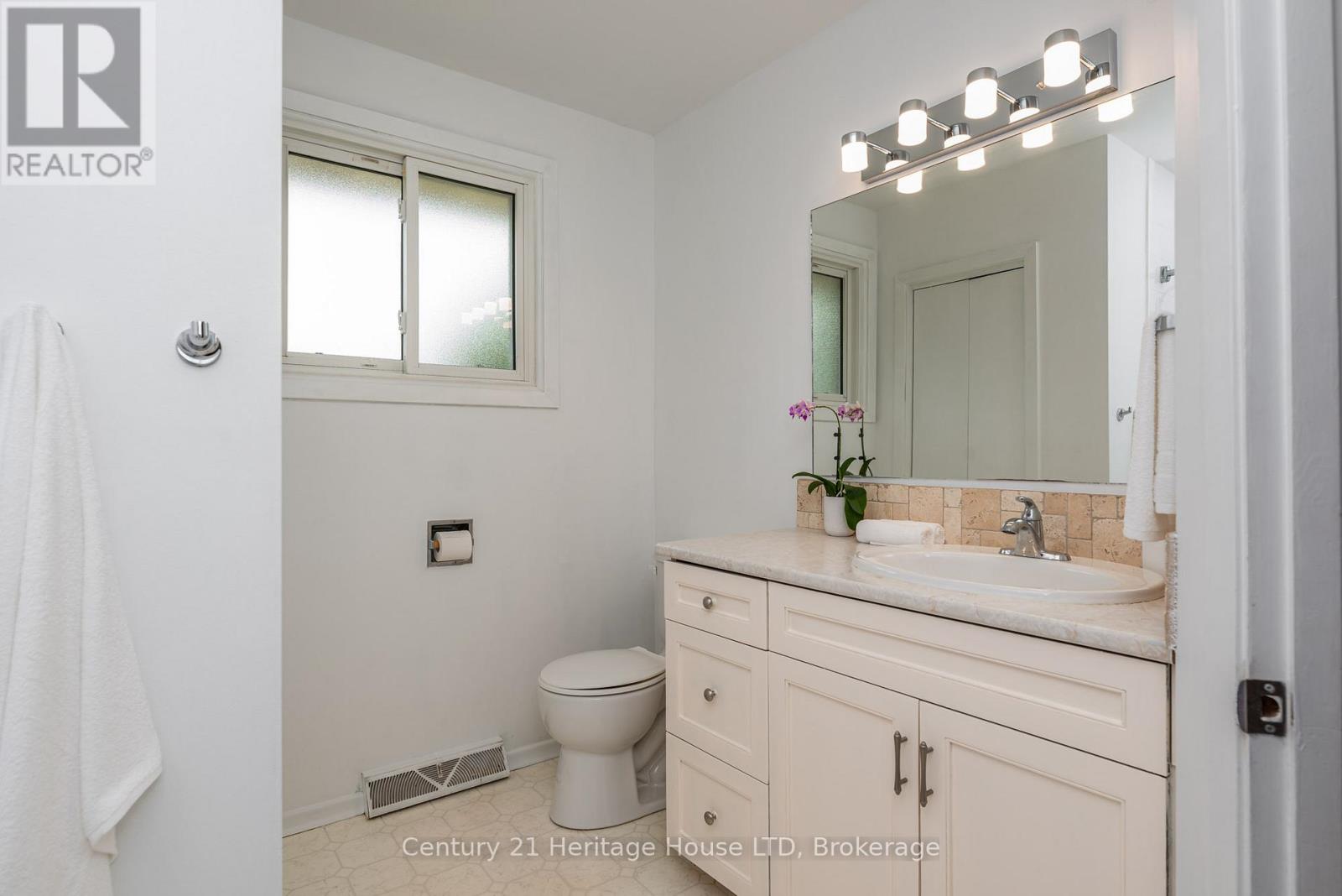 Photo 16 of 6861 Fairlawn Crescent, Niagara Falls ON