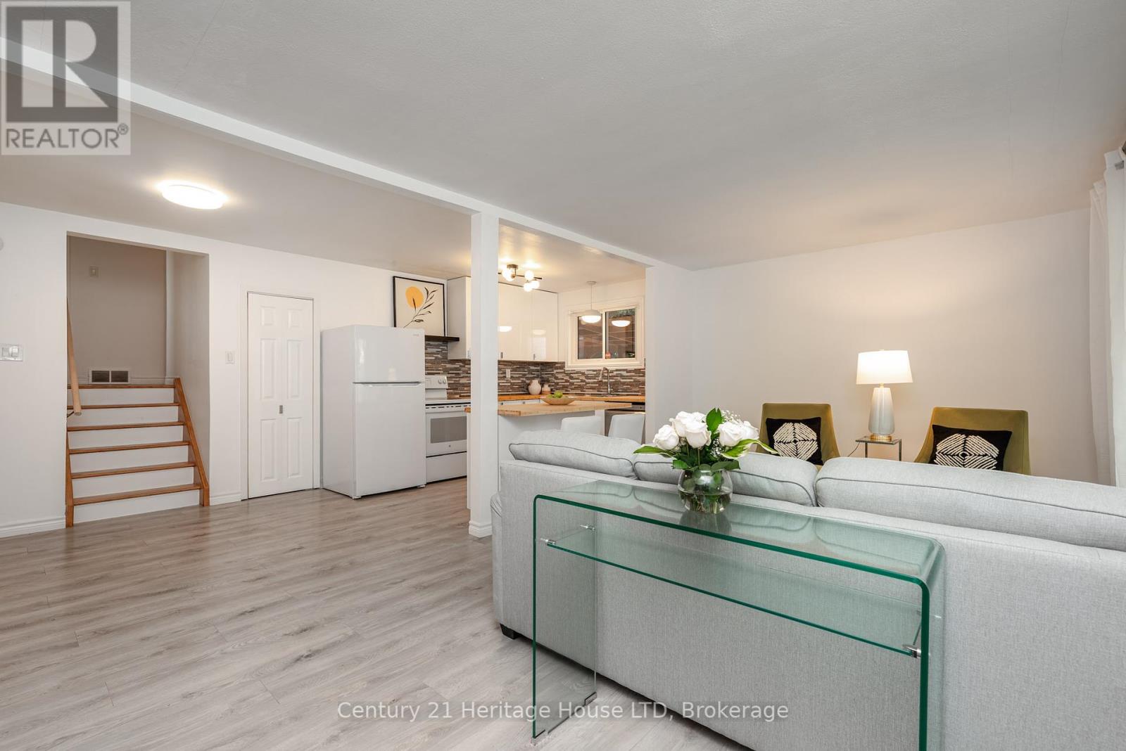 Photo 6 of 6861 Fairlawn Crescent, Niagara Falls ON