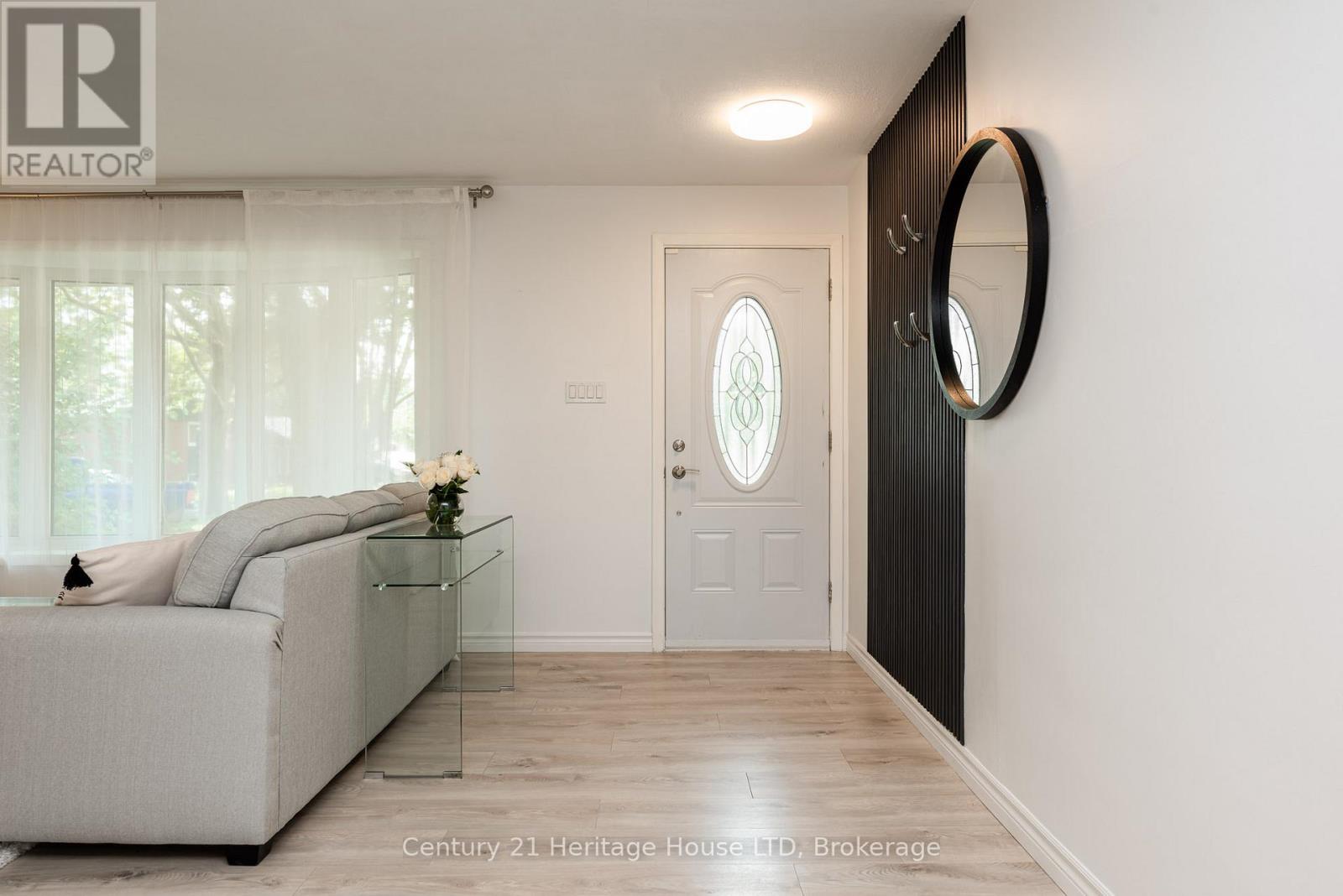 Photo 8 of 6861 Fairlawn Crescent, Niagara Falls ON