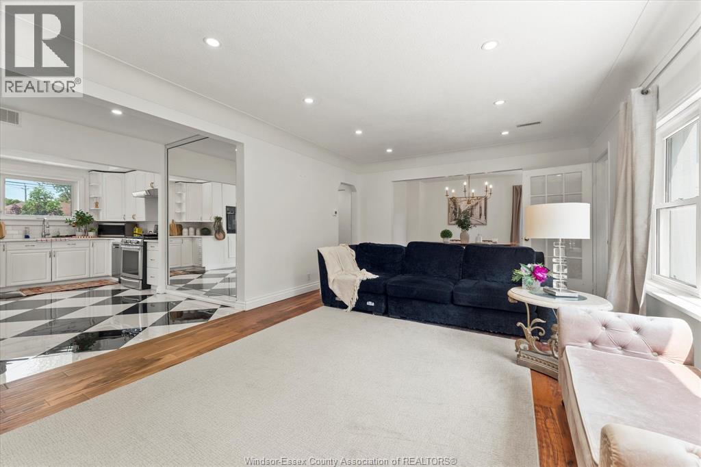 Photo 6 of 411 Belle Isle Boulevard, Windsor ON
