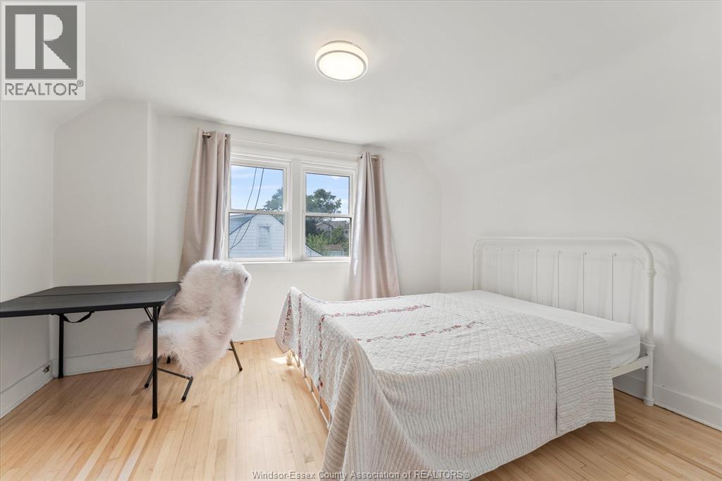 Photo 17 of 411 Belle Isle Boulevard, Windsor ON