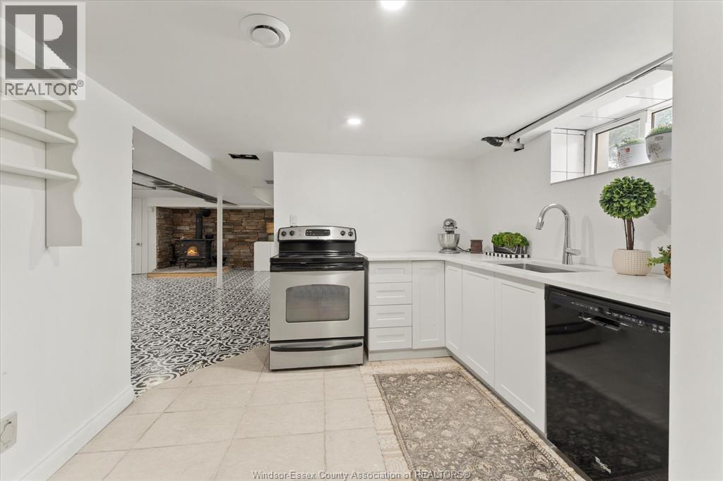 Photo 19 of 411 Belle Isle Boulevard, Windsor ON