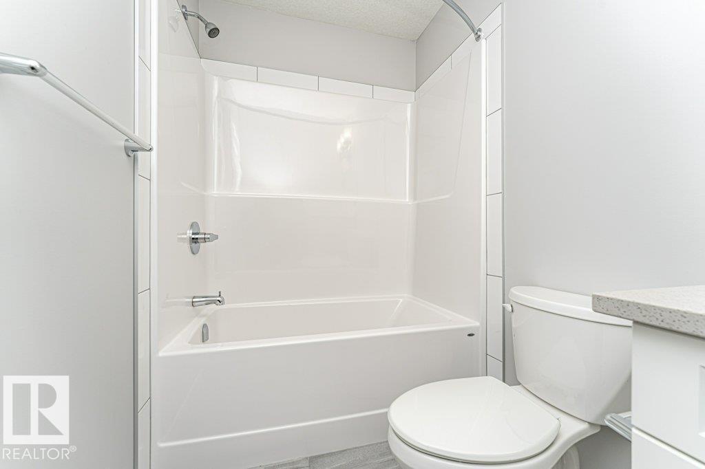 Photo 3 of 2528 152 Av Nw, Edmonton AB