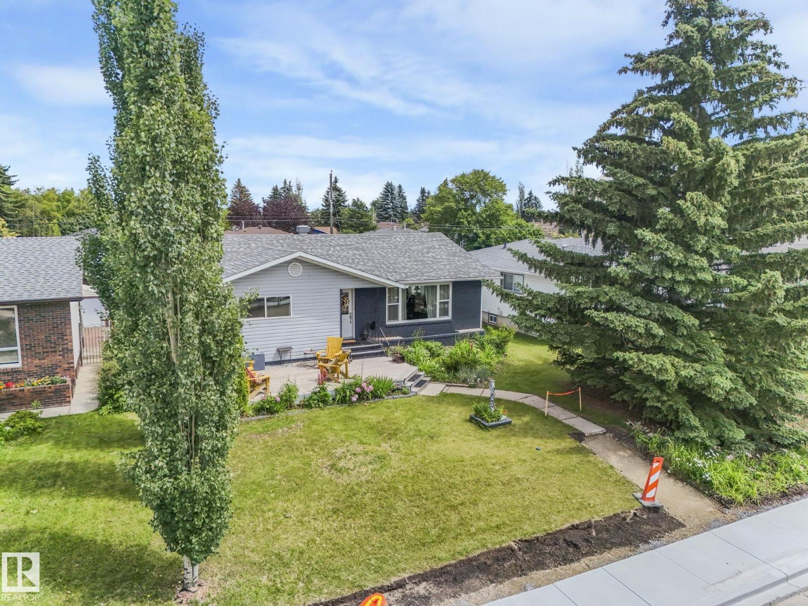 Photo 2 of 9623 69 A St Nw Nw, Edmonton AB