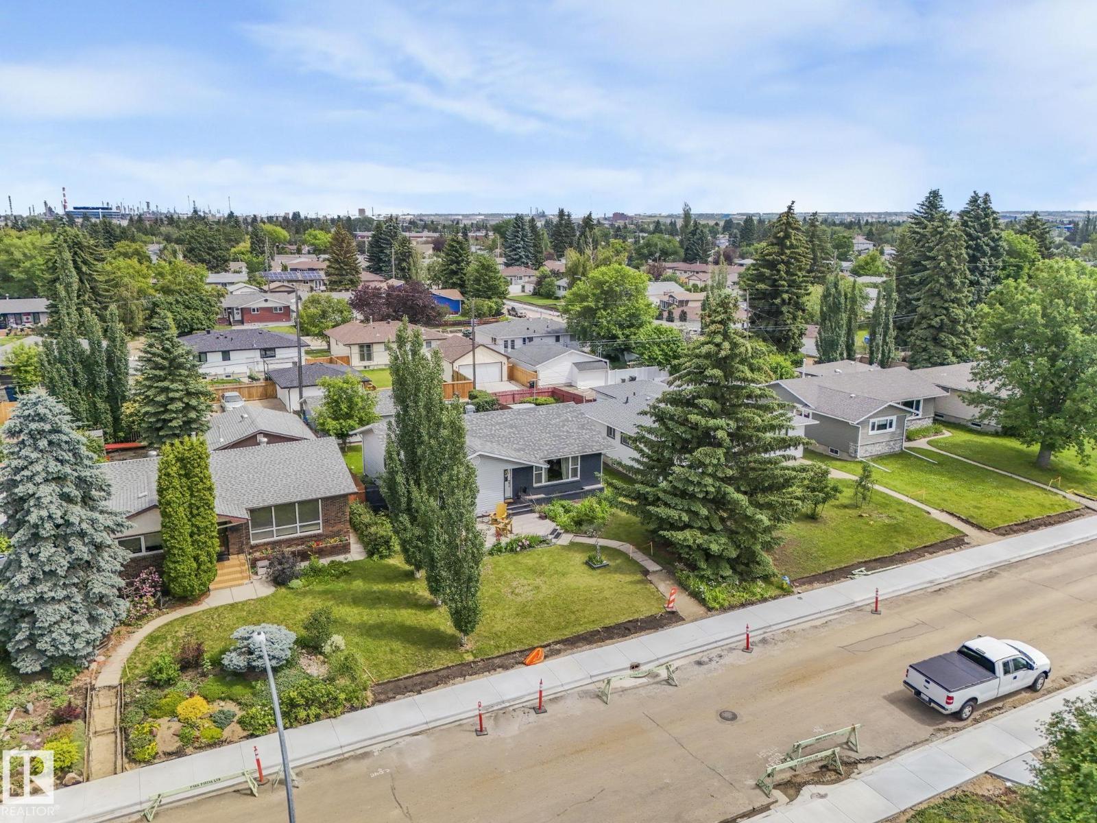 Photo 3 of 9623 69 A St Nw Nw, Edmonton AB