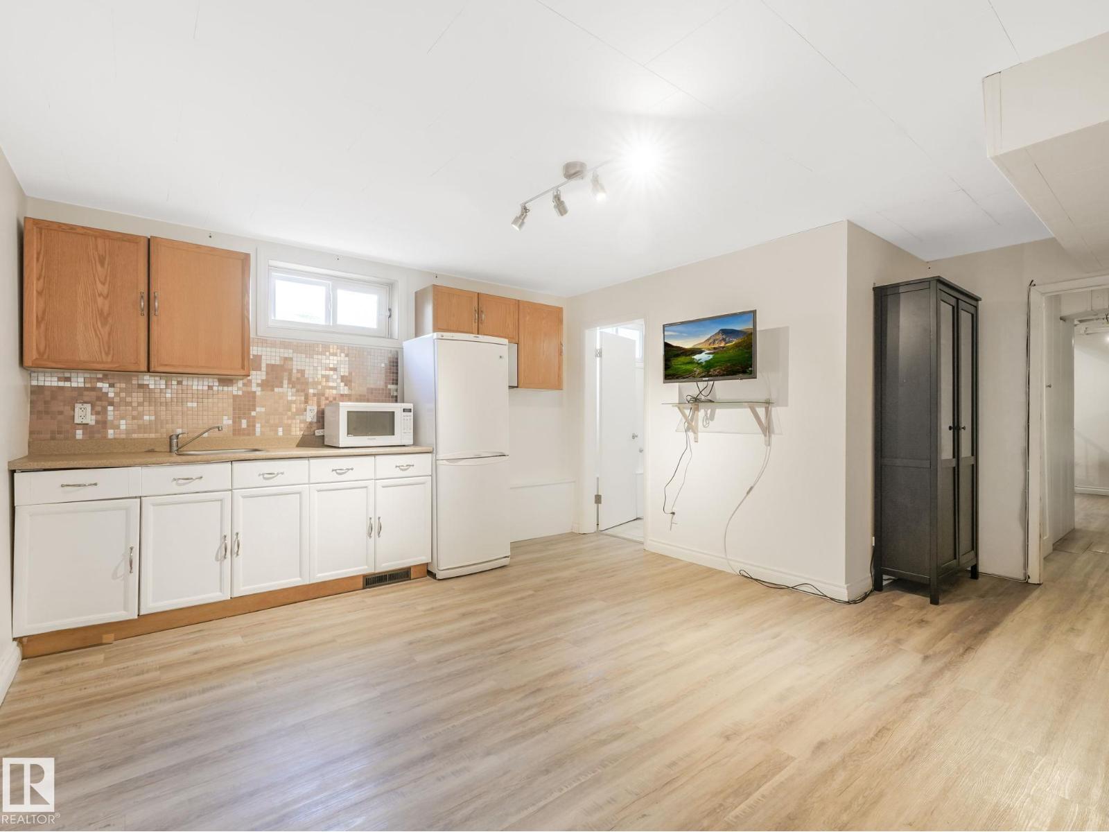 Photo 38 of 9623 69 A St Nw Nw, Edmonton AB