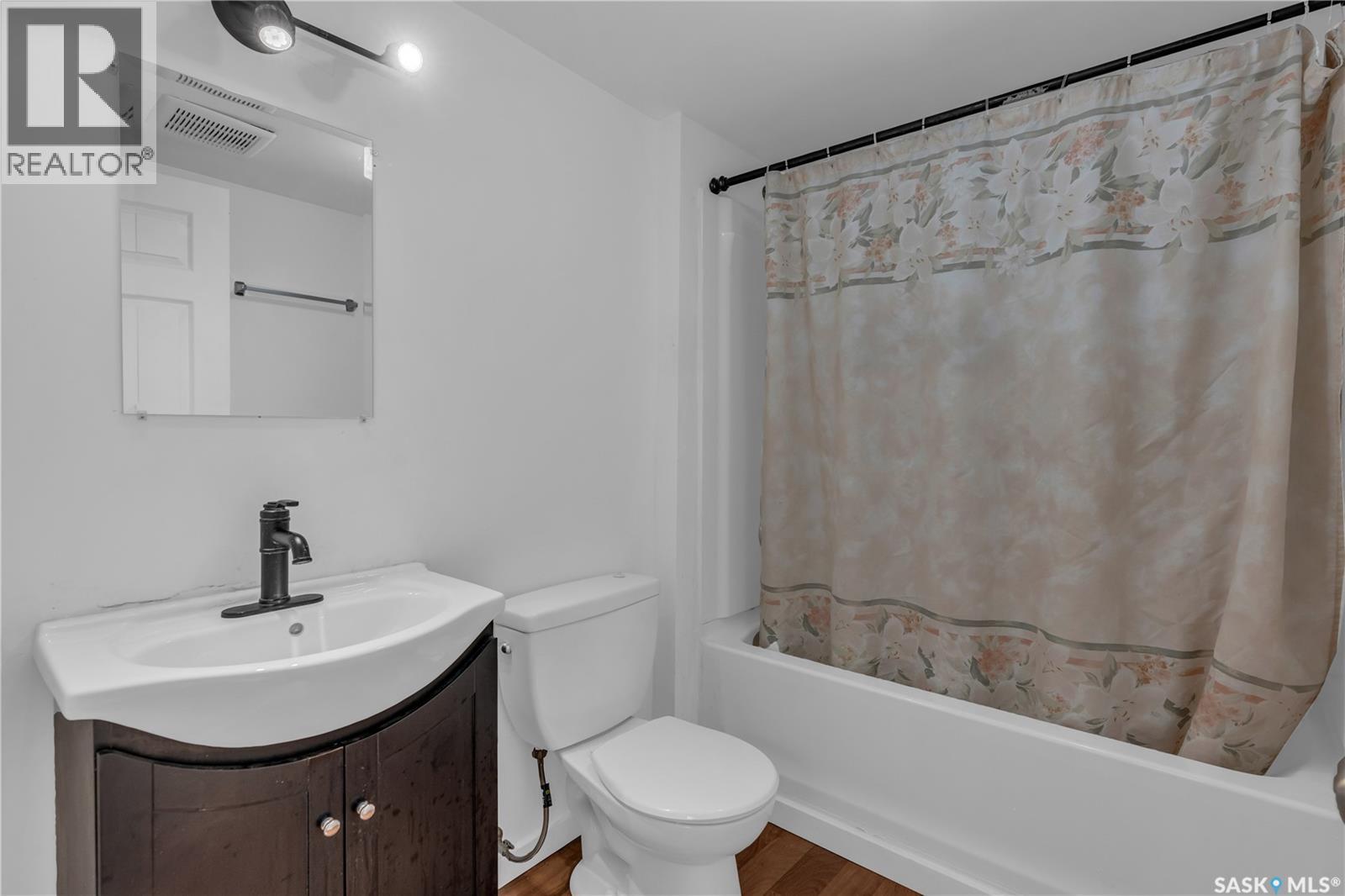 Photo 8 of 98 Millar Crescent, Regina SK