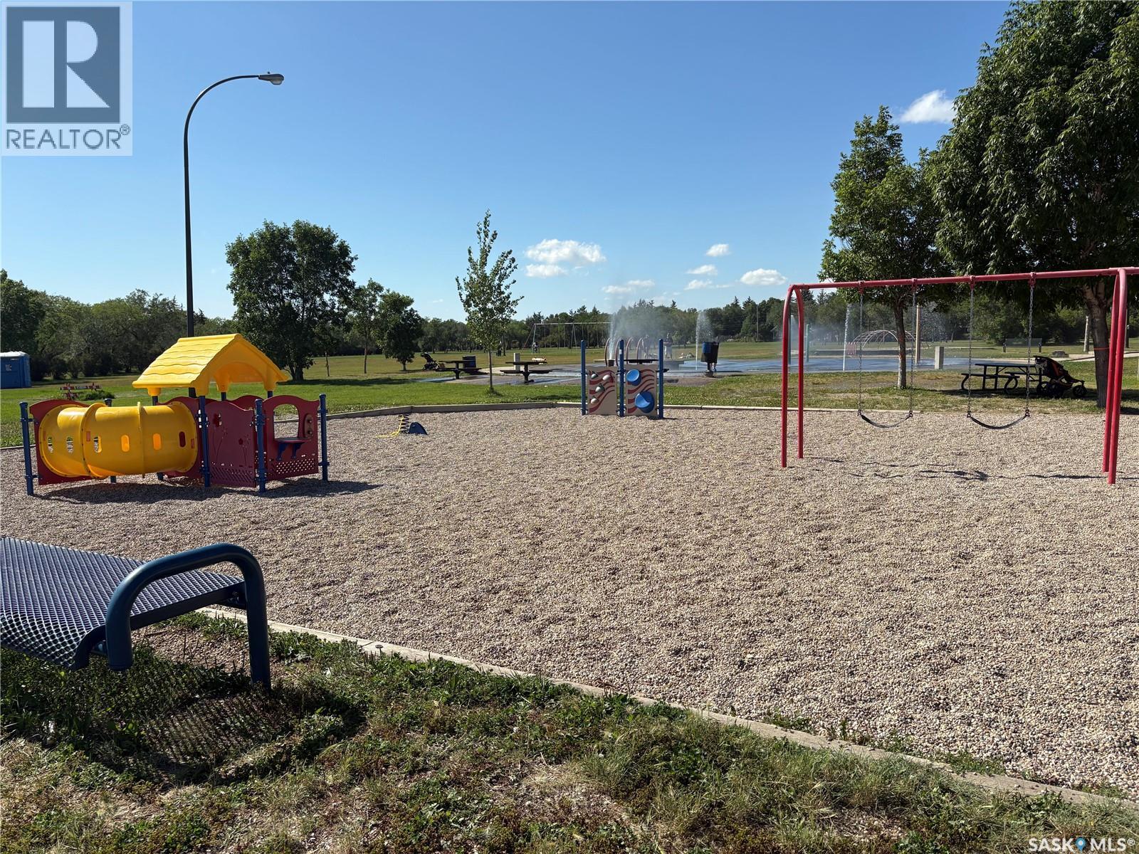 Photo 10 of 98 Millar Crescent, Regina SK