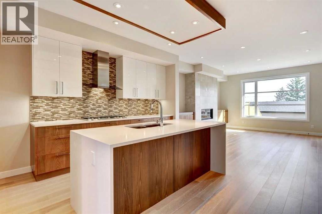 Photo 3 of 3024 34 Street Sw, Calgary AB