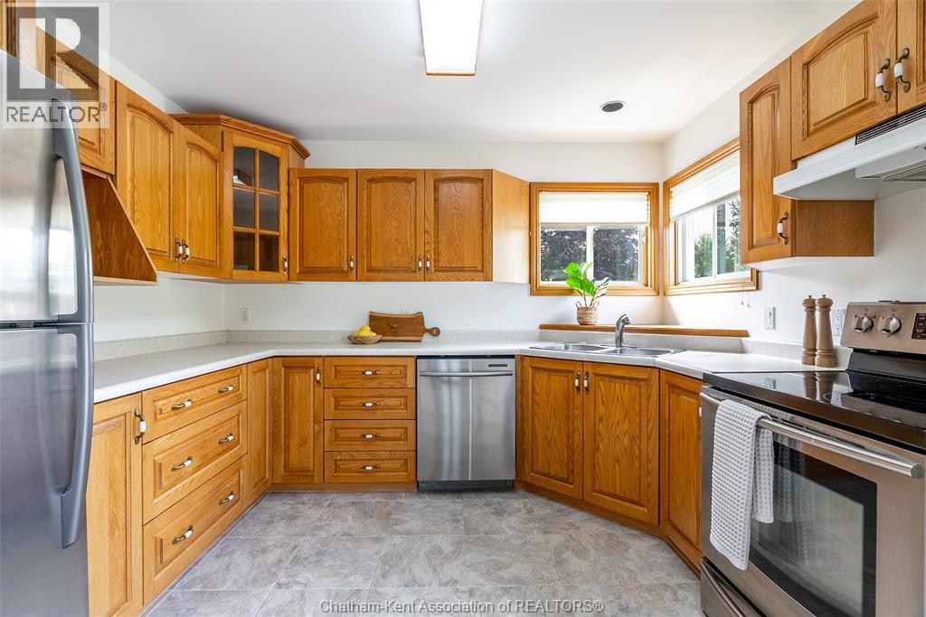Photo 12 of 7 Westminister Court, Chatham ON