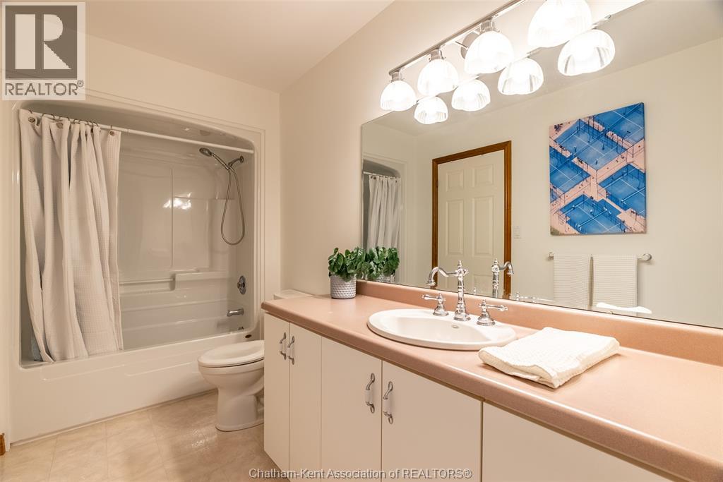 Photo 19 of 7 Westminister Court, Chatham ON