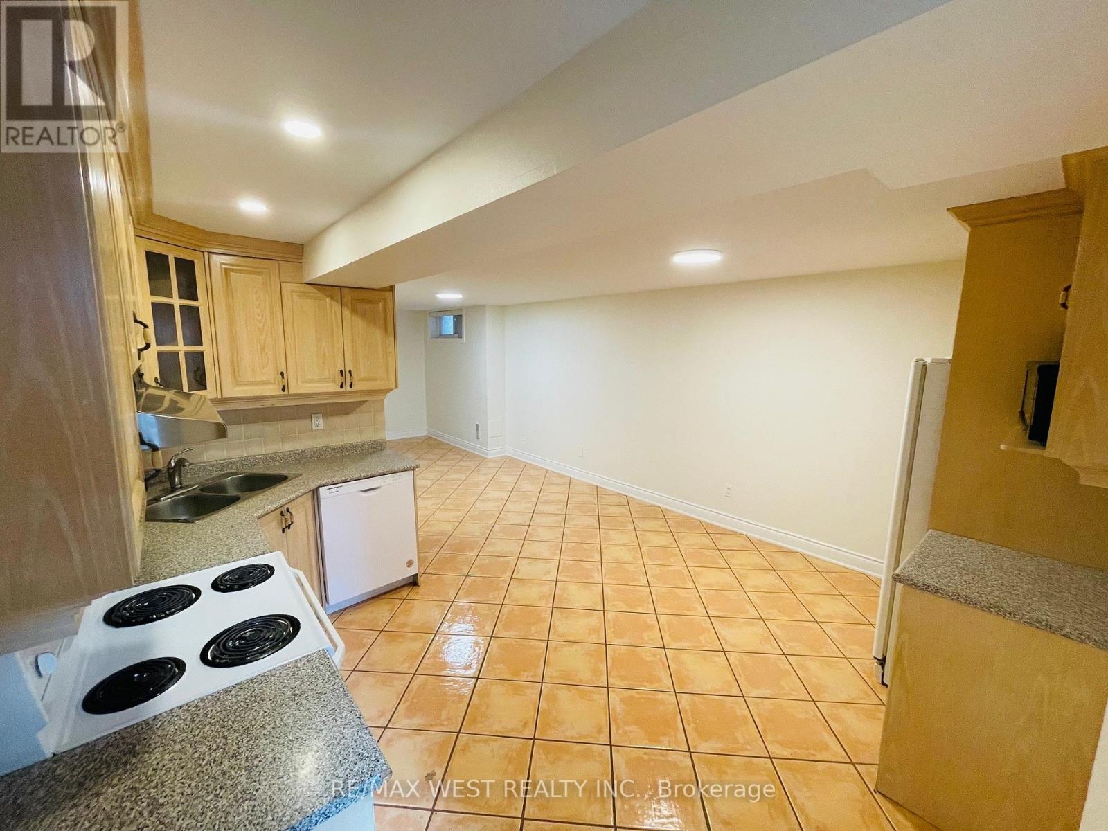Photo 5 of 94 A Mulock Avenue, Toronto ON