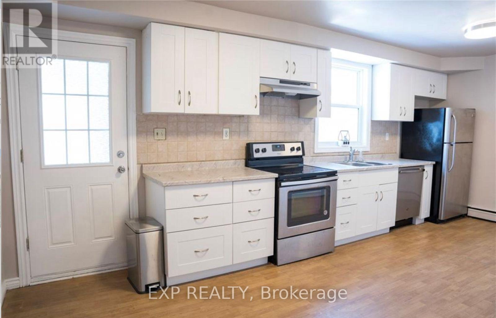 Photo 3 of 250 Highland Road W, Hamilton ON