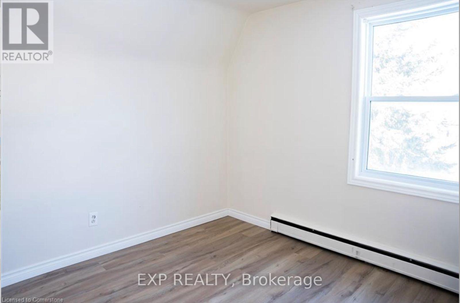 Photo 25 of 250 Highland Road W, Hamilton ON