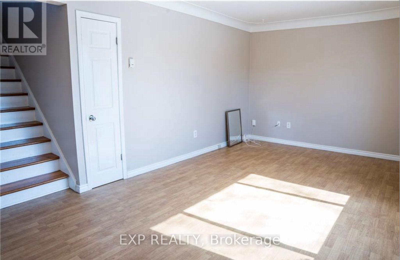 Photo 24 of 250 Highland Road W, Hamilton ON
