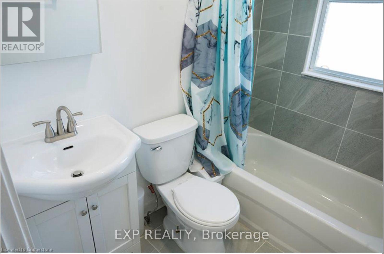 Photo 33 of 250 Highland Road W, Hamilton ON
