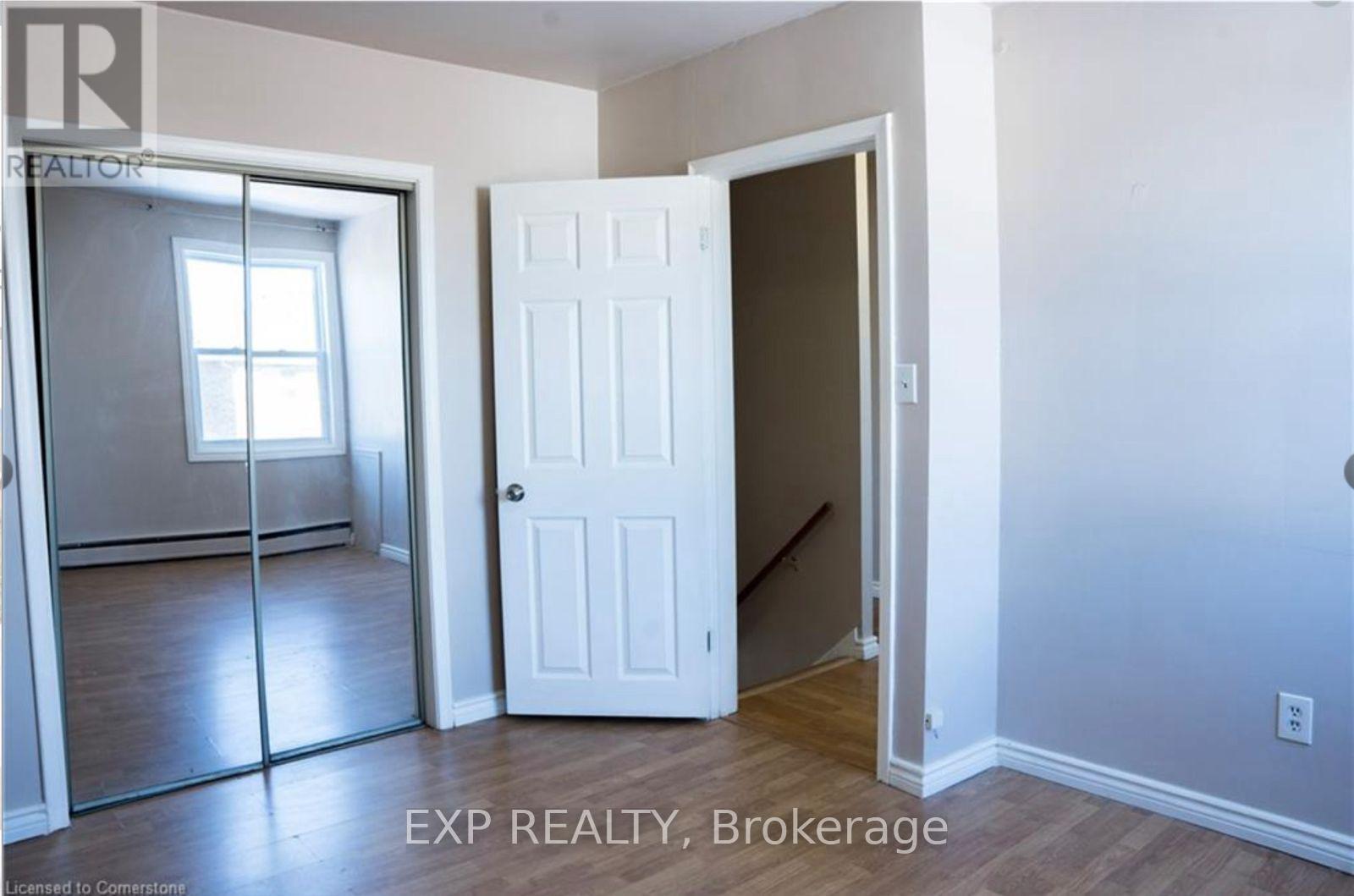 Photo 35 of 250 Highland Road W, Hamilton ON
