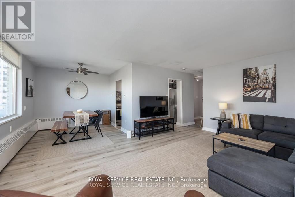 Photo 15 of 1008 10 Parkway Forest Drive, Toronto ON
