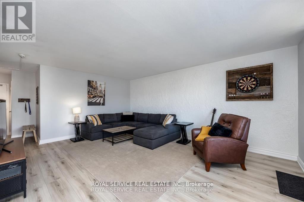 Photo 16 of 1008 10 Parkway Forest Drive, Toronto ON