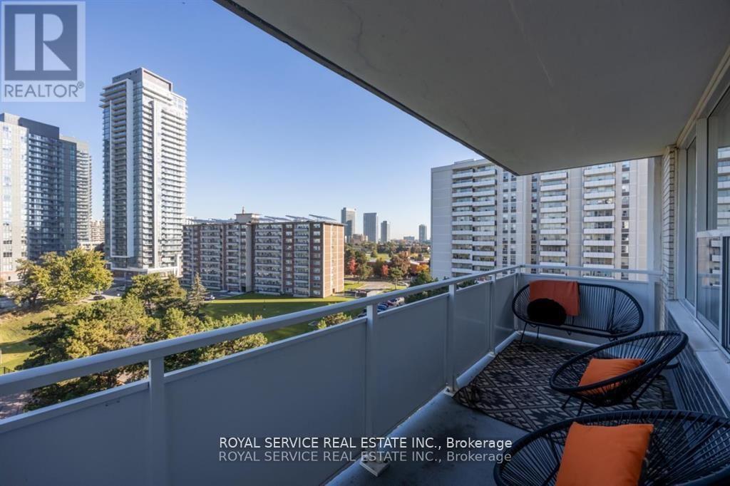 Photo 19 of 1008 10 Parkway Forest Drive, Toronto ON
