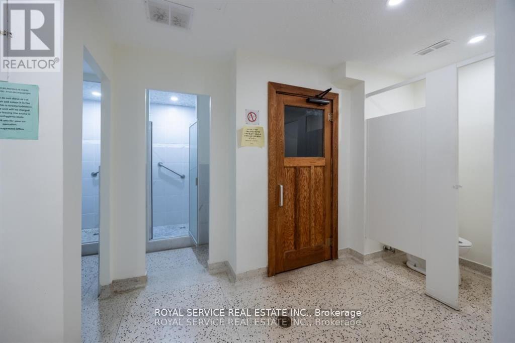 Photo 31 of 1008 10 Parkway Forest Drive, Toronto ON