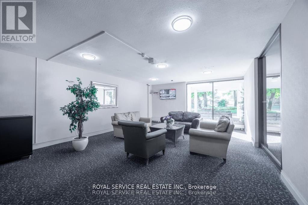 Photo 32 of 1008 10 Parkway Forest Drive, Toronto ON