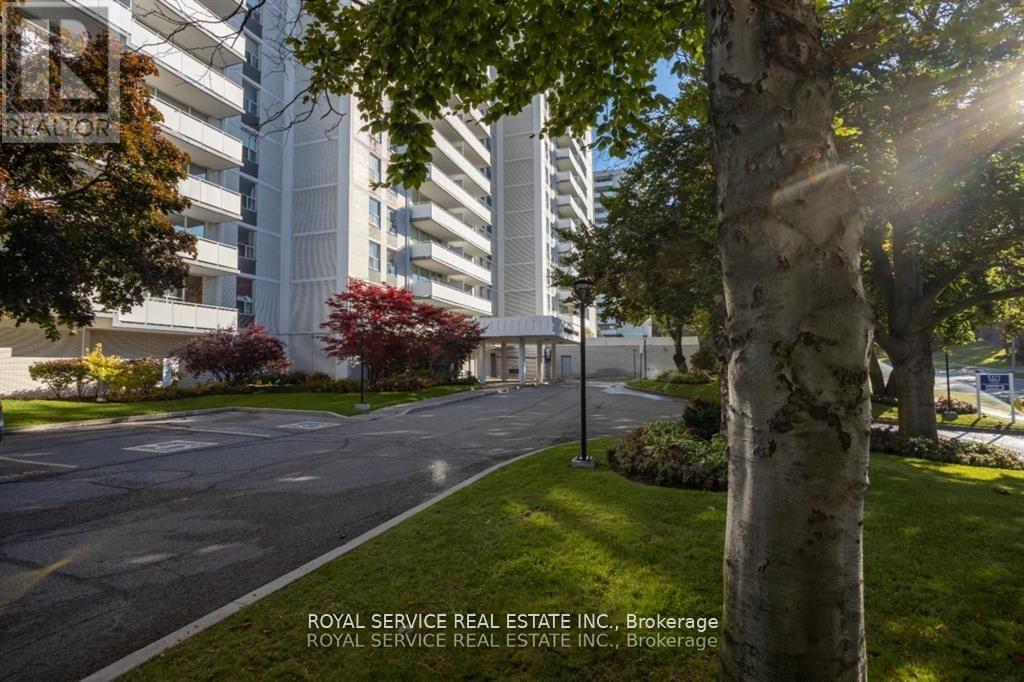 Photo 40 of 1008 10 Parkway Forest Drive, Toronto ON