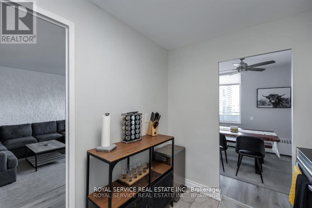 Photo 8 of 1008 10 Parkway Forest Drive, Toronto ON