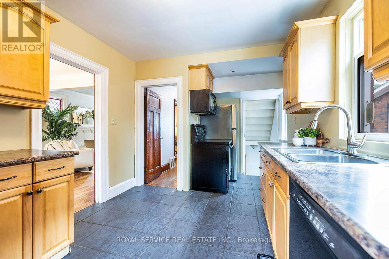 Photo 12 of 314 Gliddon Avenue, Oshawa ON