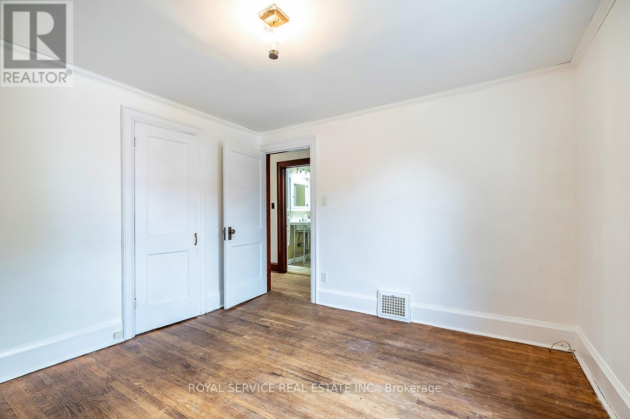 Photo 31 of 314 Gliddon Avenue, Oshawa ON