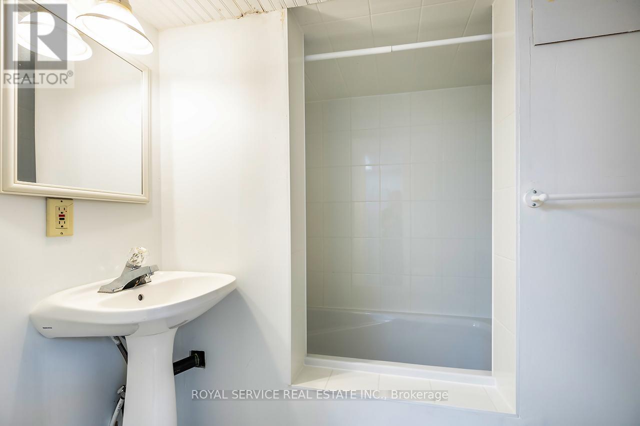 Photo 11 of 314 Gliddon Avenue, Oshawa ON