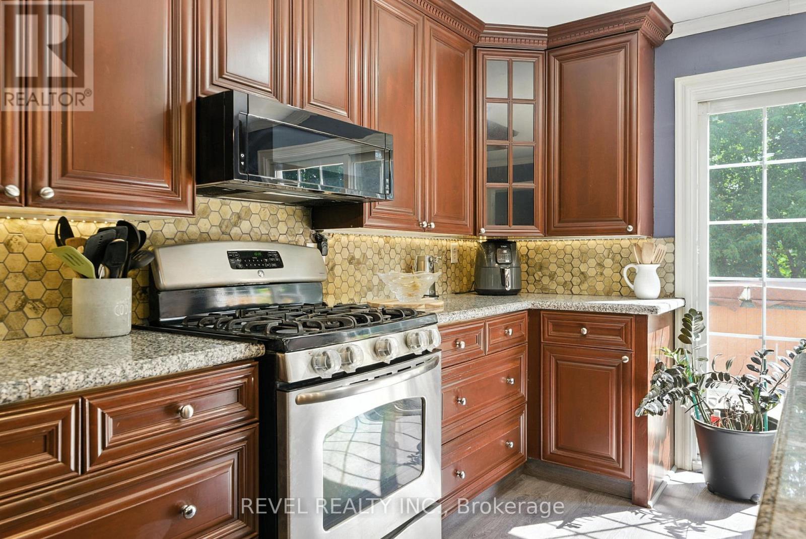 Photo 10 of 57 Rosehill Boulevard, Oshawa ON