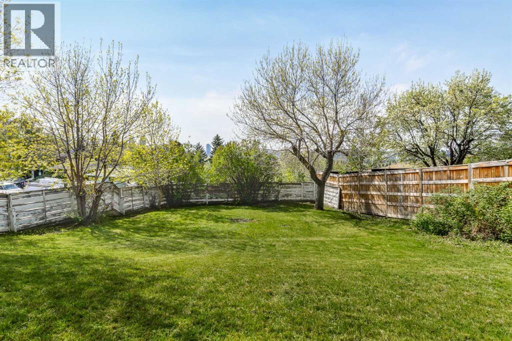 Photo 11 of 1927 Briar Crescent Nw, Calgary AB
