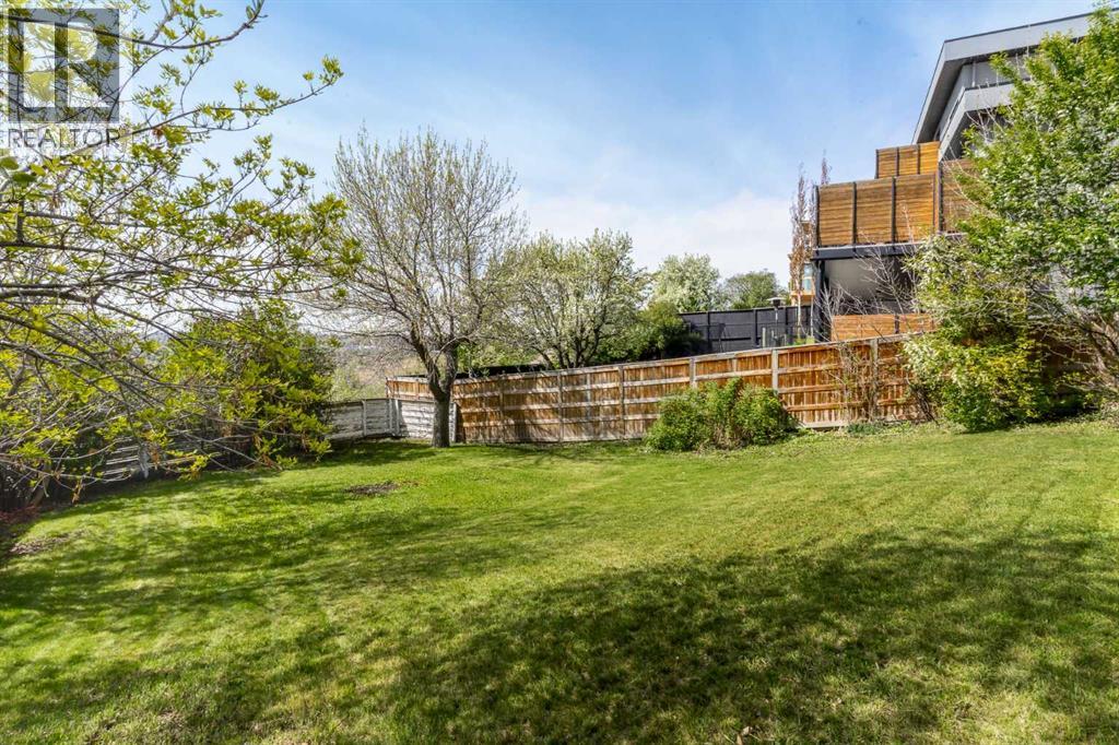 Photo 12 of 1927 Briar Crescent Nw, Calgary AB