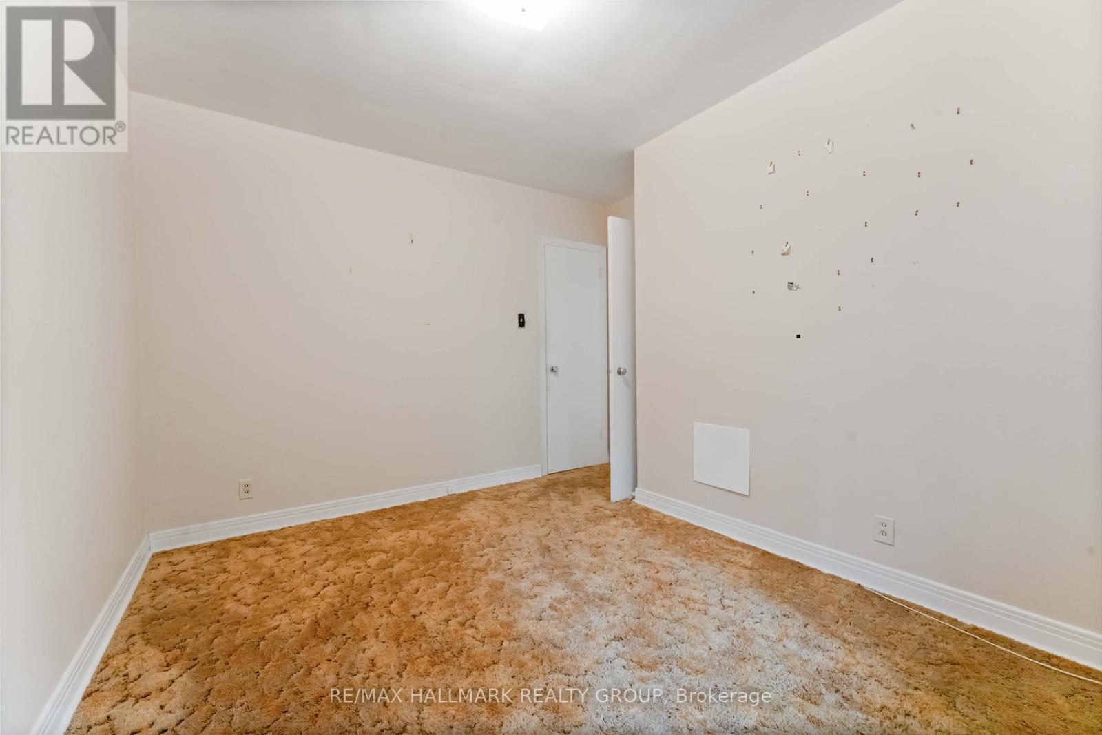 Photo 4 of 2055 Neepawa Avenue, Ottawa ON