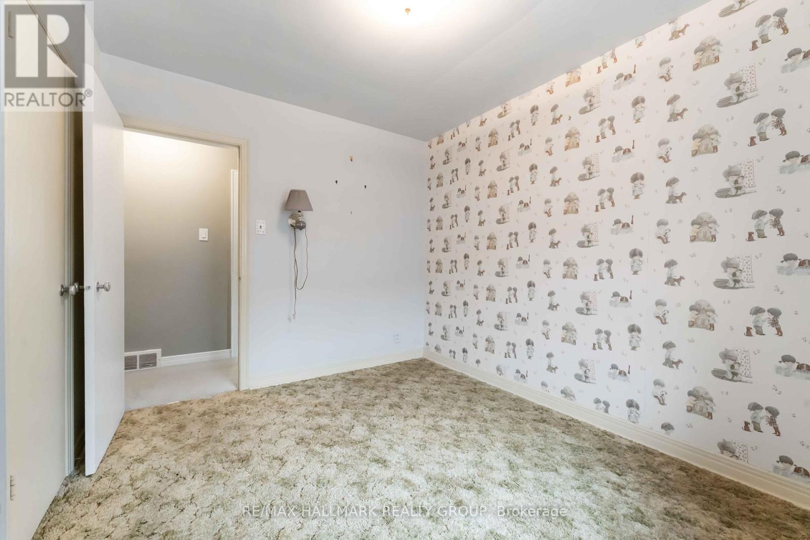 Photo 2 of 2055 Neepawa Avenue, Ottawa ON
