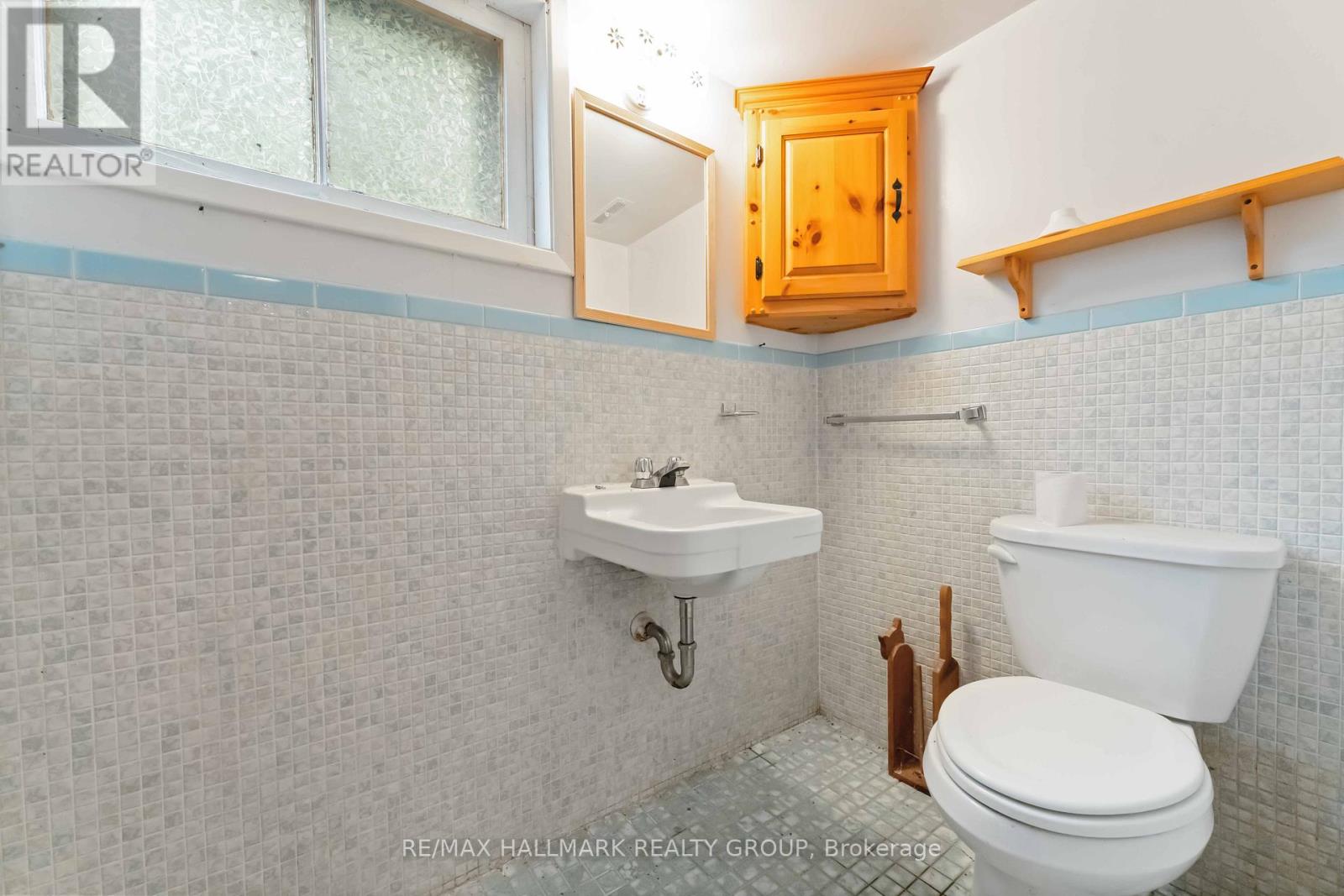 Photo 1 of 2055 Neepawa Avenue, Ottawa ON