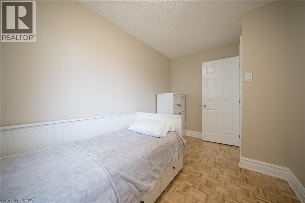 Photo 19 of 70 Four Seasons Drive, Brantford ON