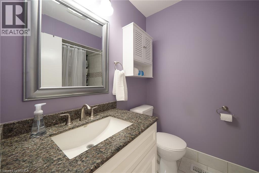 Photo 20 of 70 Four Seasons Drive, Brantford ON