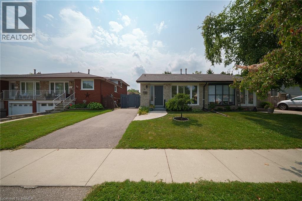 Photo 3 of 70 Four Seasons Drive, Brantford ON