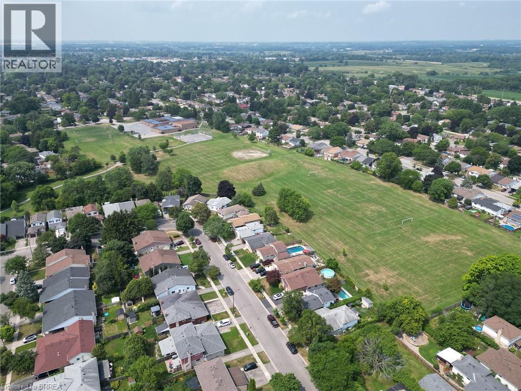 Photo 35 of 70 Four Seasons Drive, Brantford ON