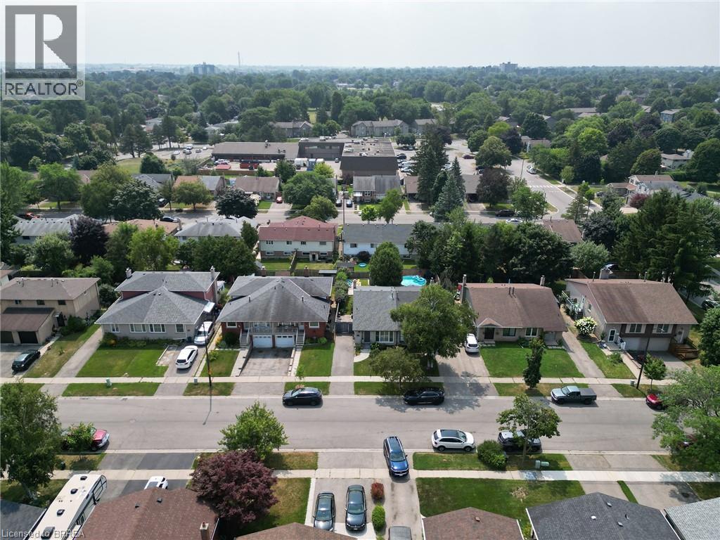 Photo 37 of 70 Four Seasons Drive, Brantford ON