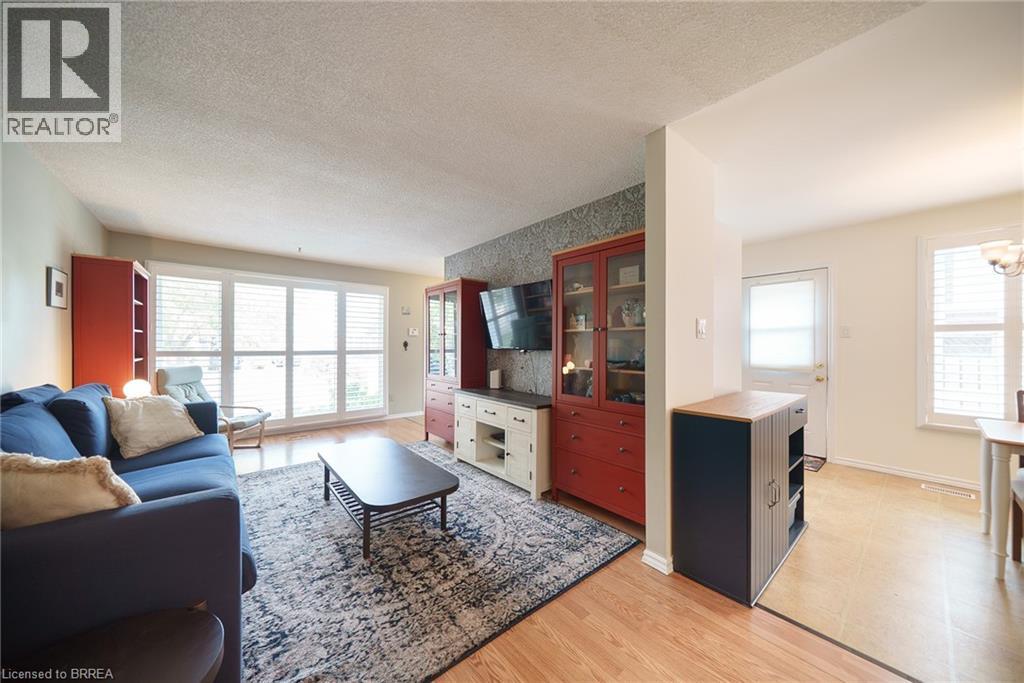Photo 9 of 70 Four Seasons Drive, Brantford ON