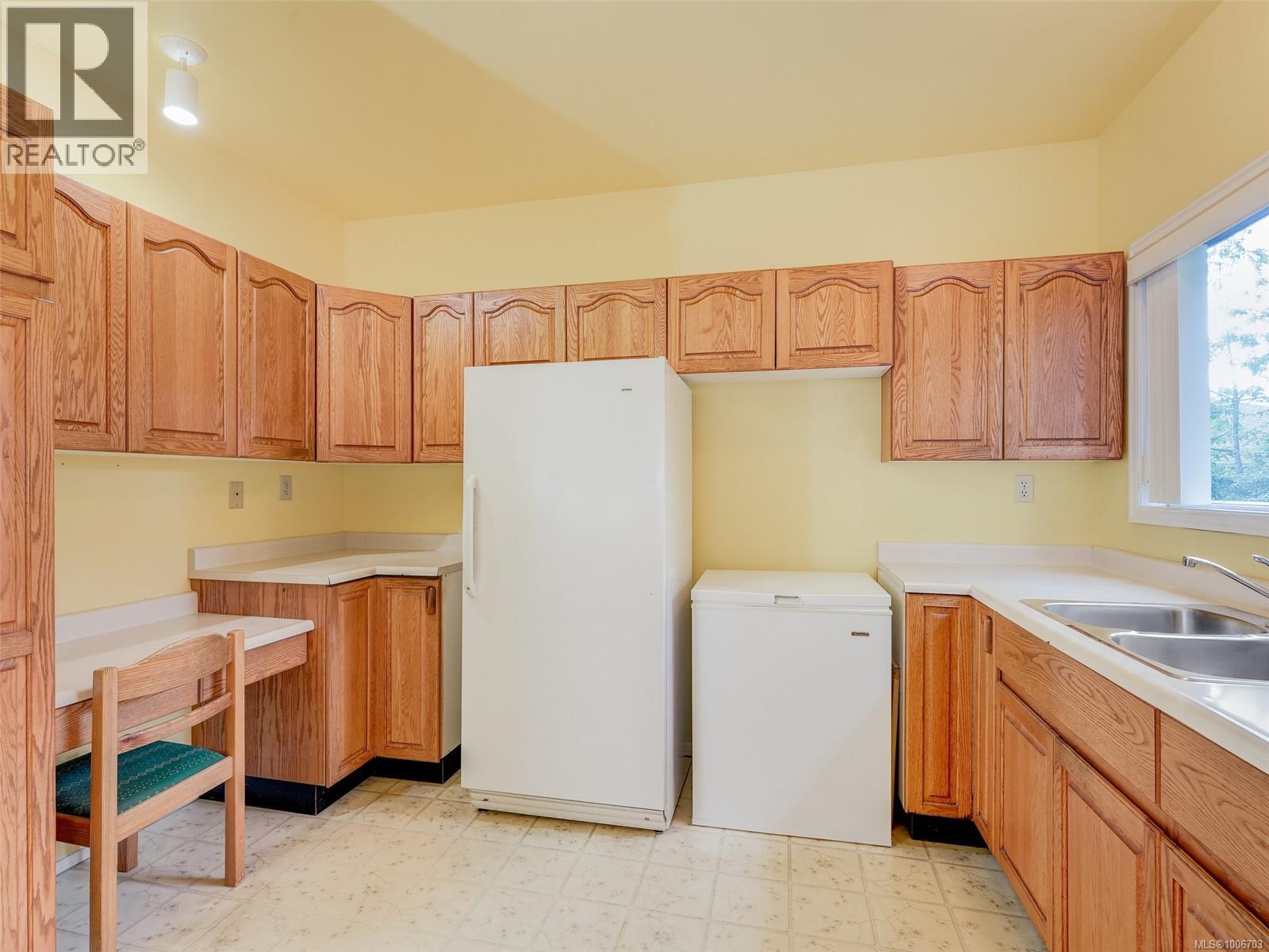 Photo 20 of 3908 Ascot Dr, Saanich BC